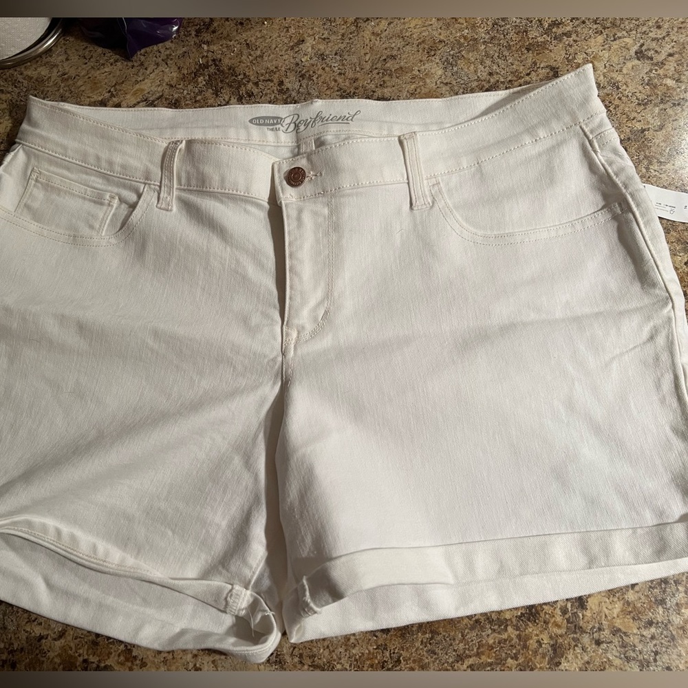 NWT Old Navy white jean shorts